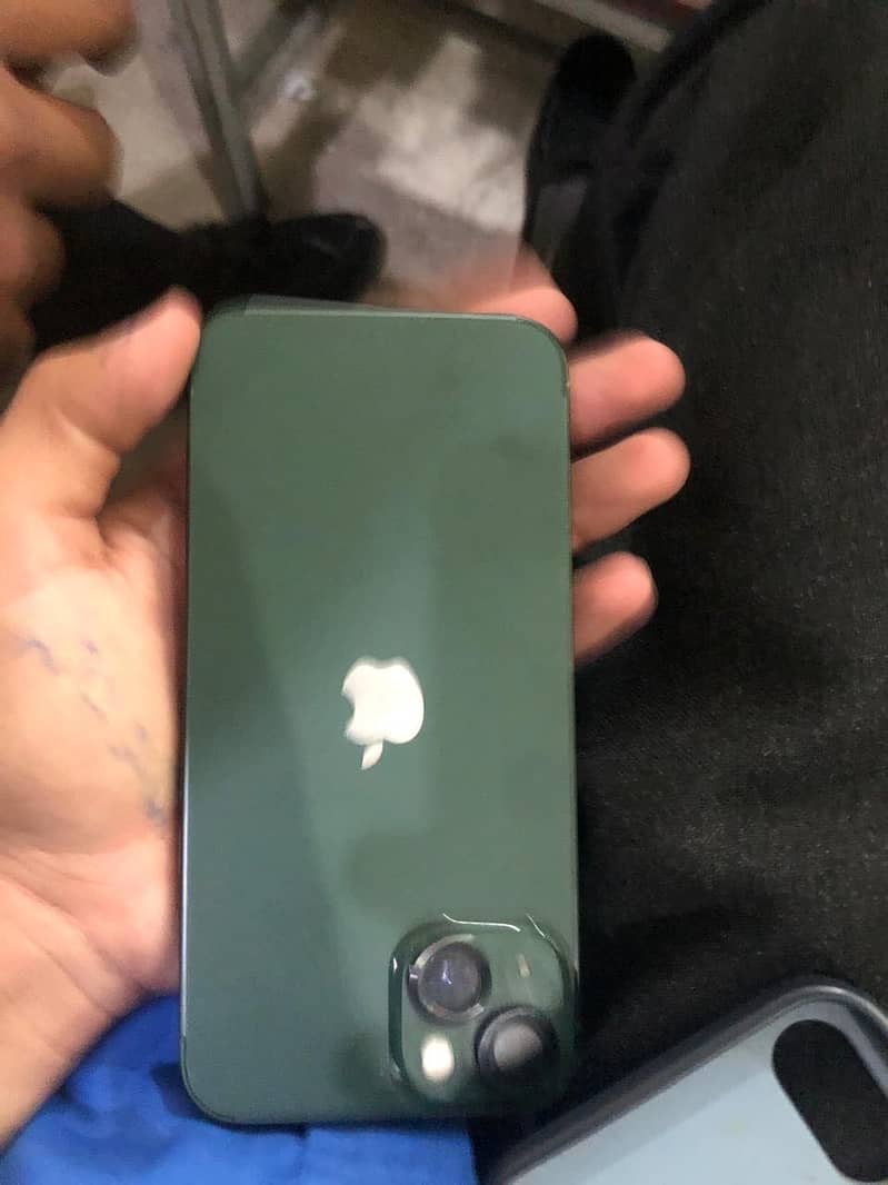 Apple iPhone 13 4