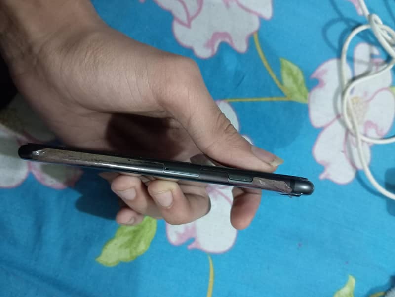 Apple iPhone 8 4
