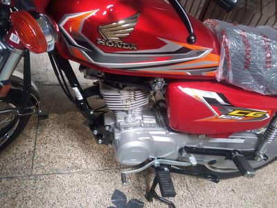 Honda 125 Red