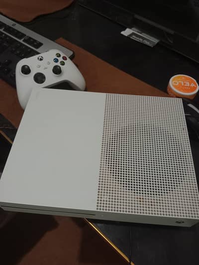 xbox one s 512 gb slight using and fresh condition no repair no open
