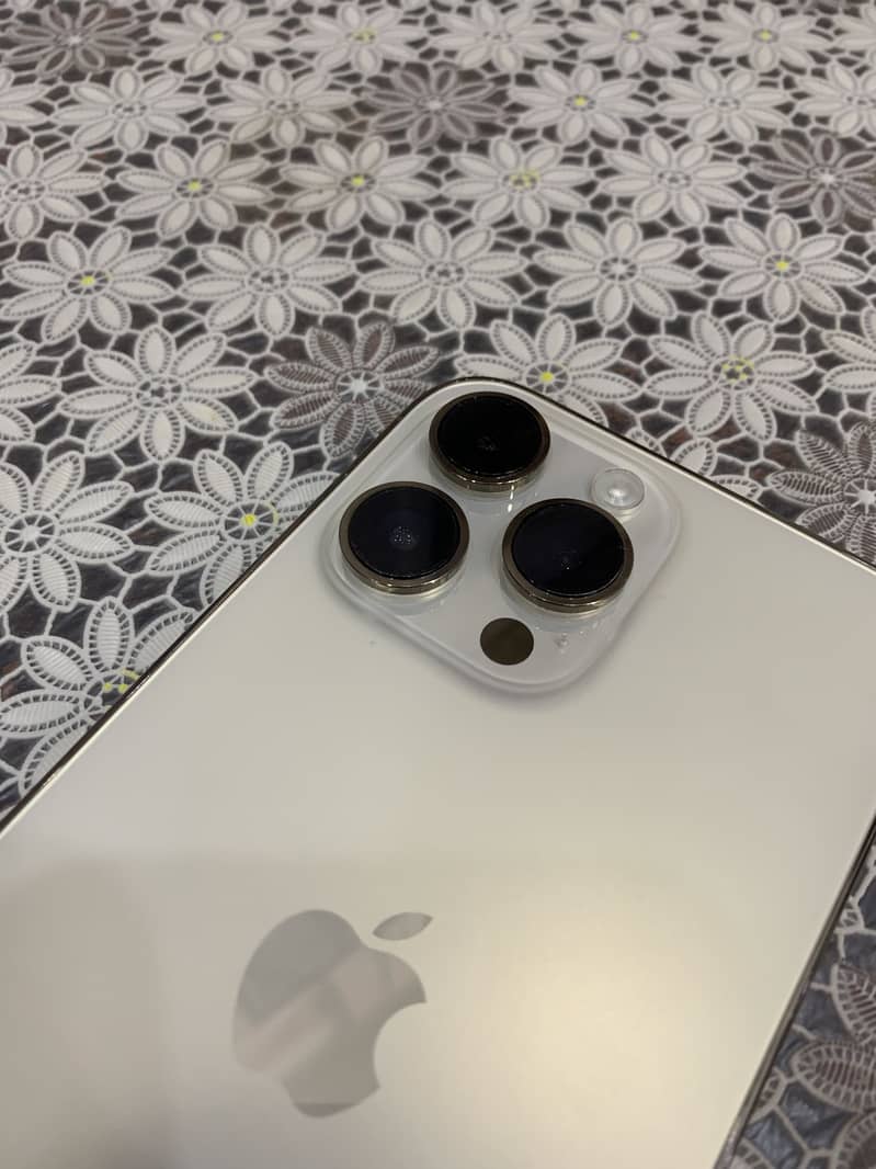 Apple iPhone 14 Pro Max 6