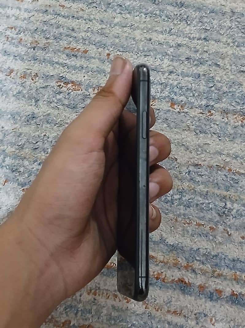Apple iPhone X 3