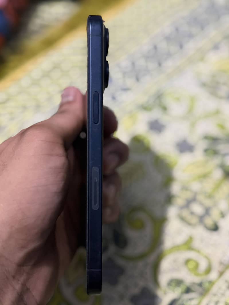 Apple iPhone 15 Pro Max 2