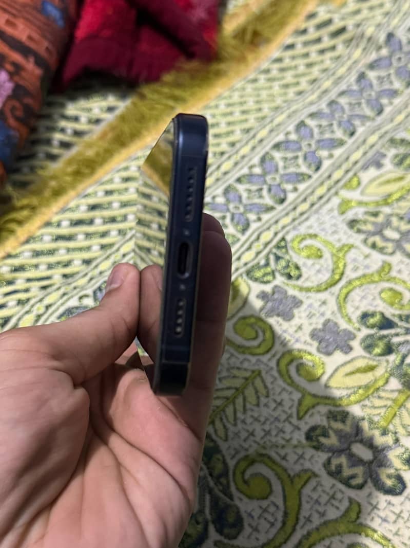 Apple iPhone 15 Pro Max 3