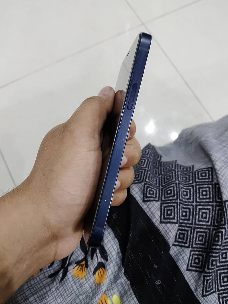 Apple iPhone 12 8