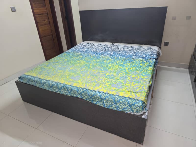 grey bed 0