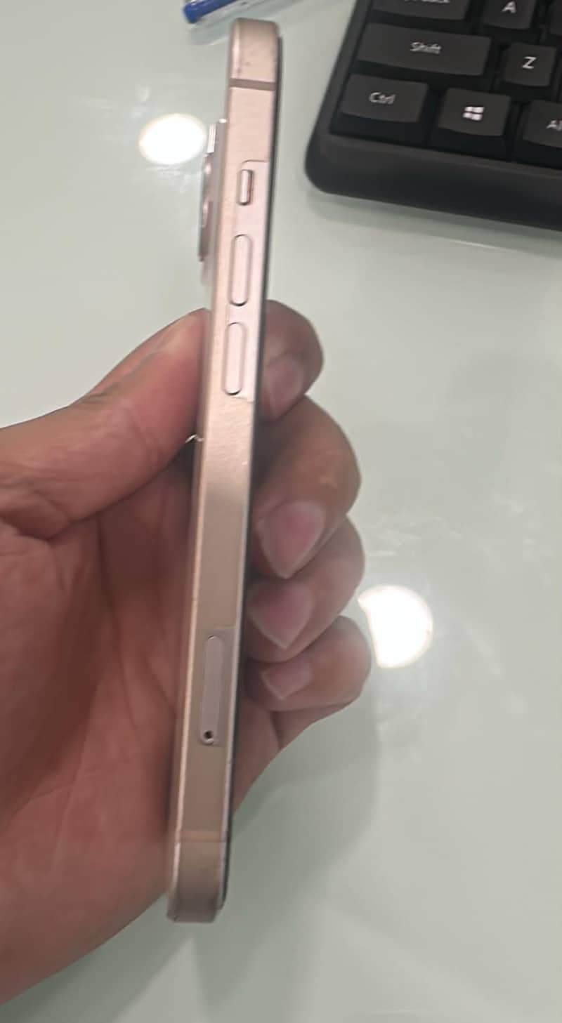 Apple iPhone 13 2