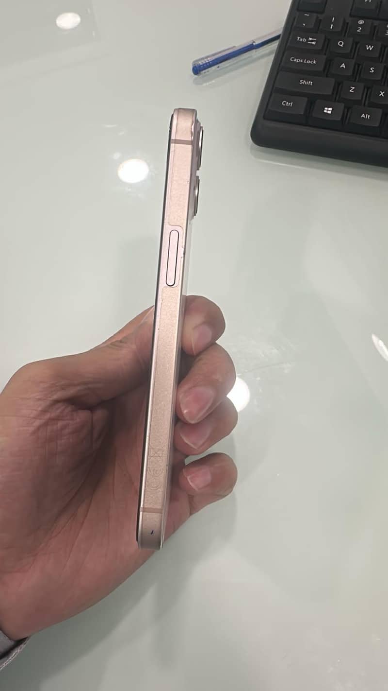 Apple iPhone 13 3