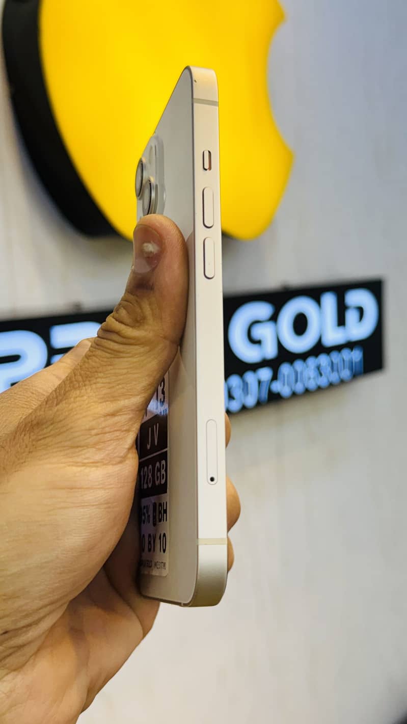 Apple iPhone 13 2