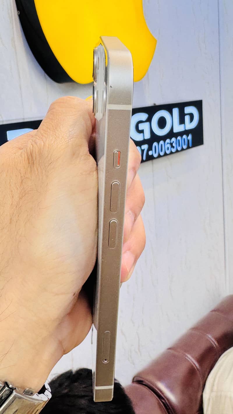 Apple iPhone 13 4