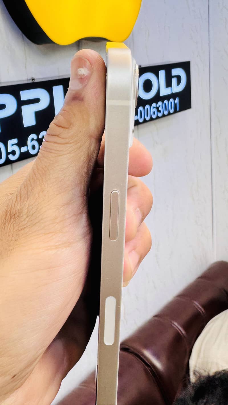 Apple iPhone 13 5