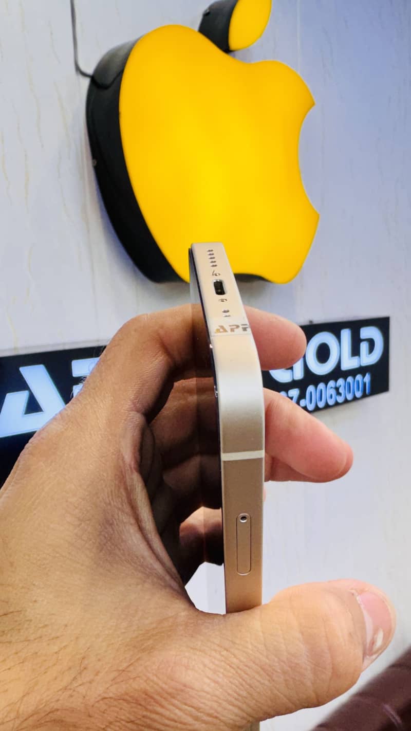 Apple iPhone 13 7