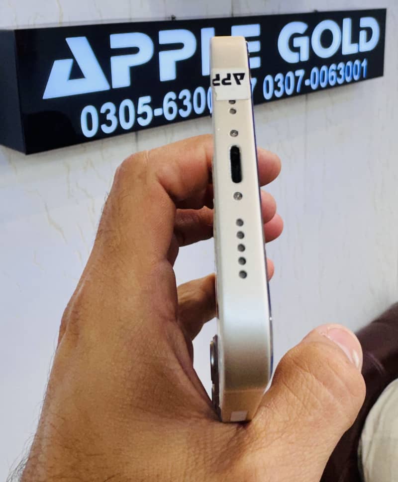Apple iPhone 13 9