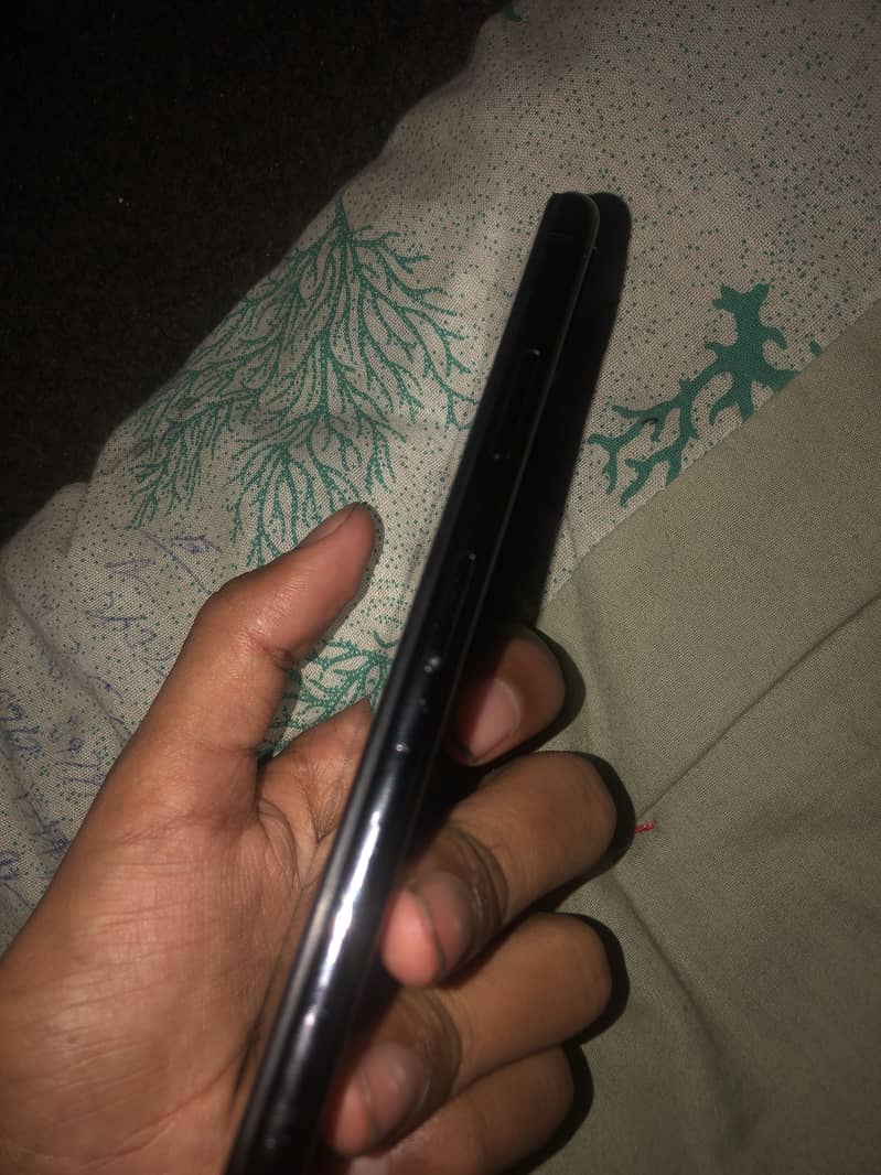 Apple iPhone X 4