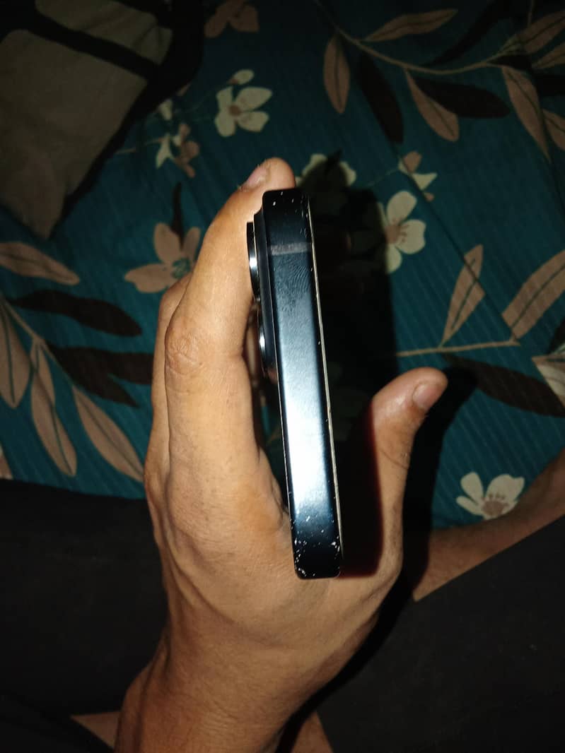 Apple iPhone 15 4