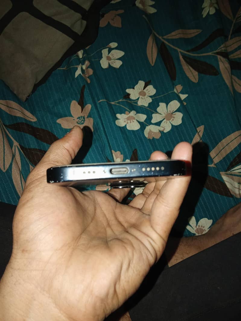 Apple iPhone 15 5