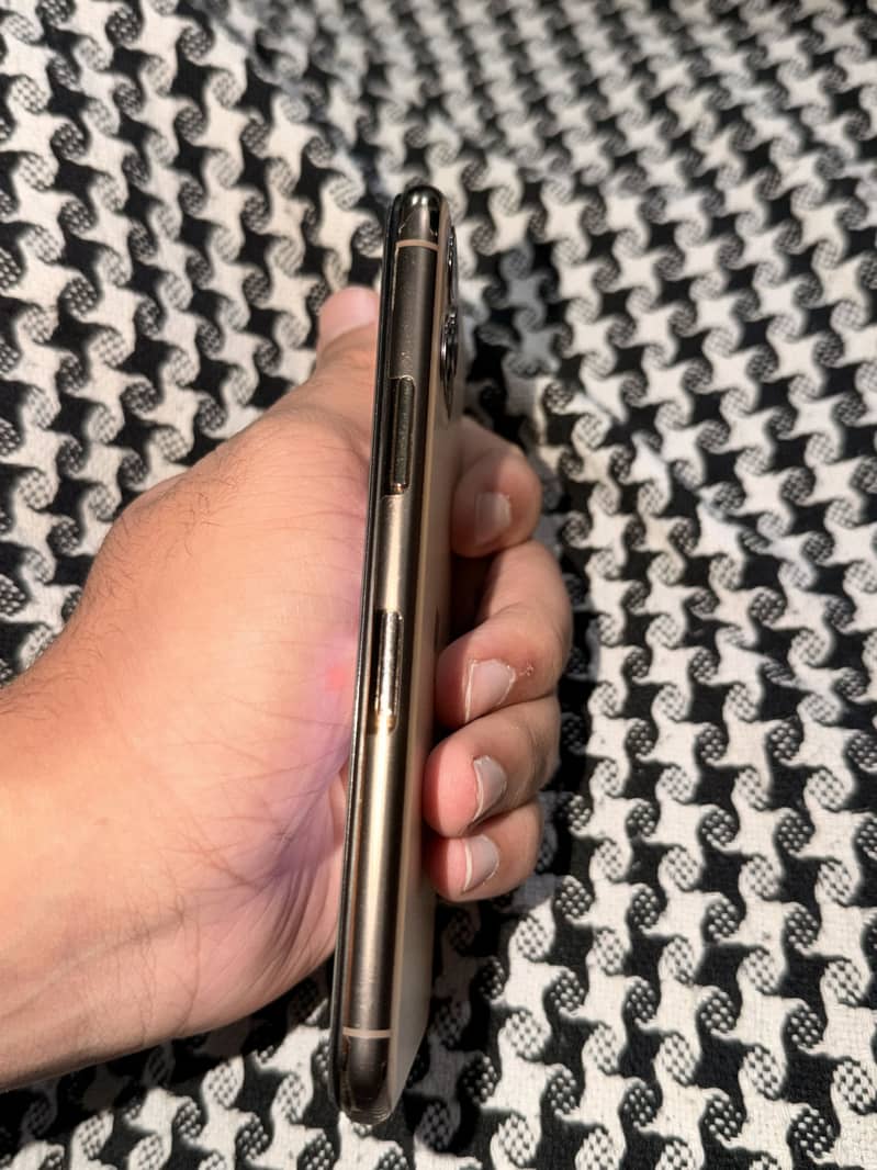 Apple iPhone 11 Pro 3