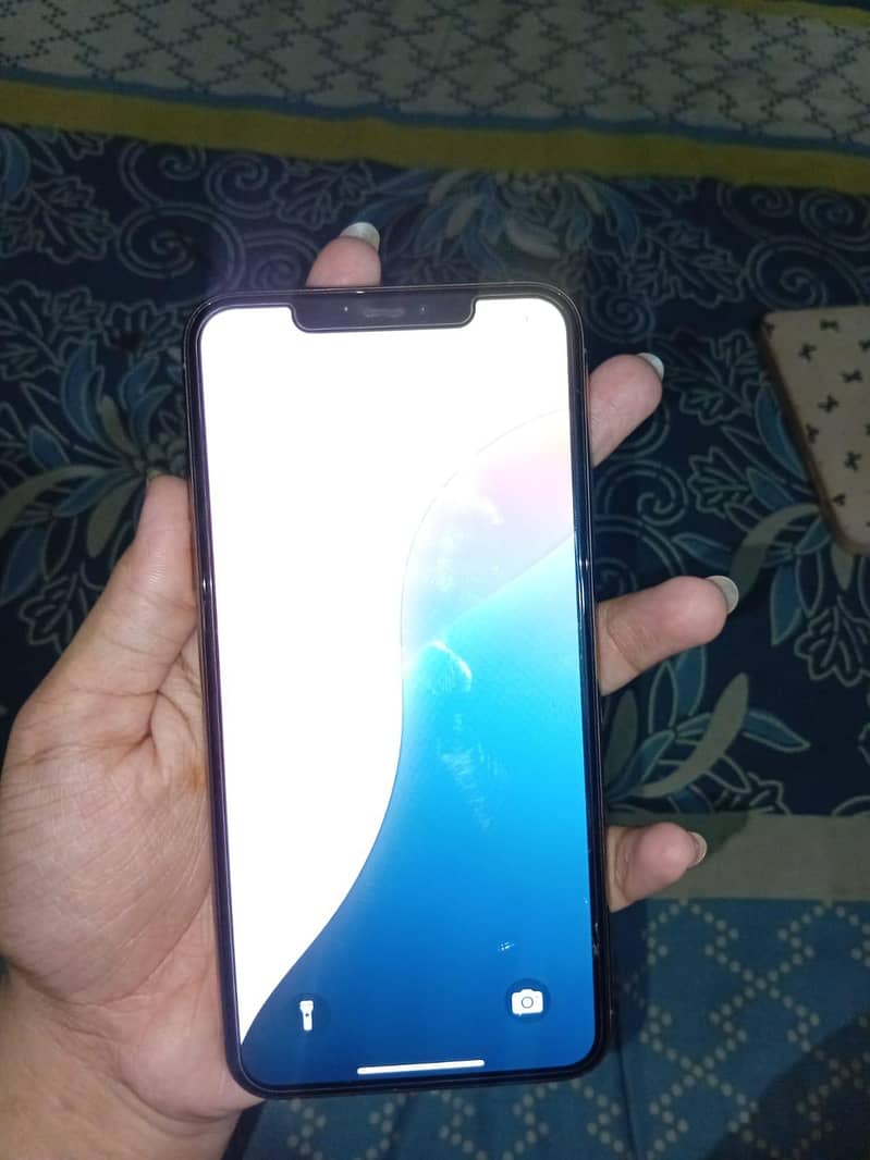 Apple iPhone 11 Pro Max 4