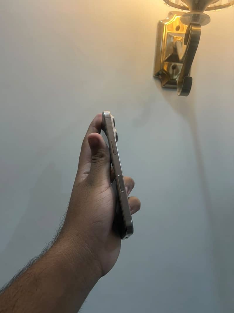 Apple iPhone 16 Pro 2