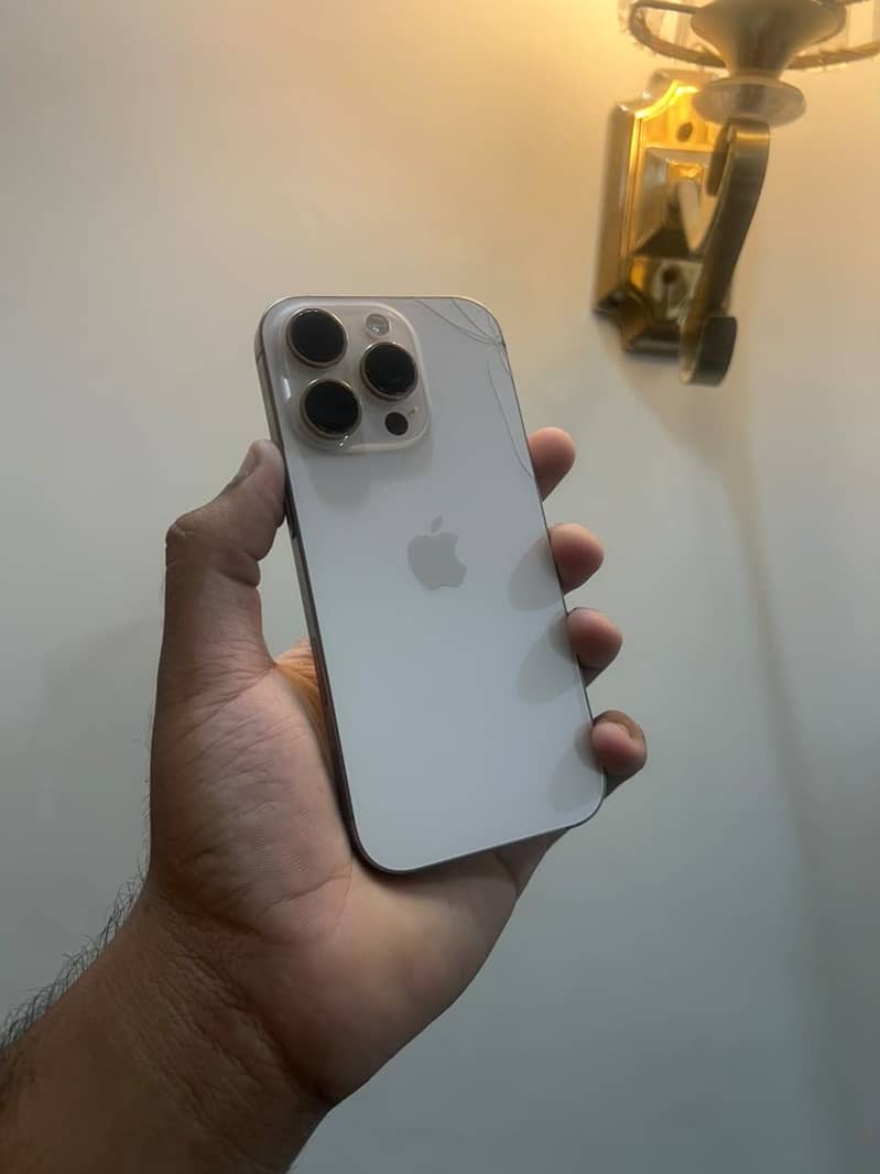 Apple iPhone 16 Pro 6