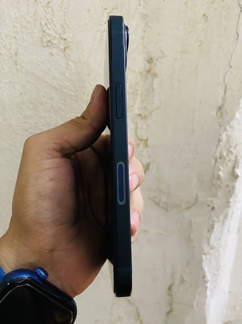 Apple iPhone 13 4