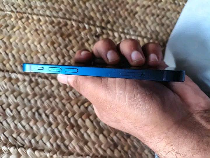 Apple iPhone 12 mini 4