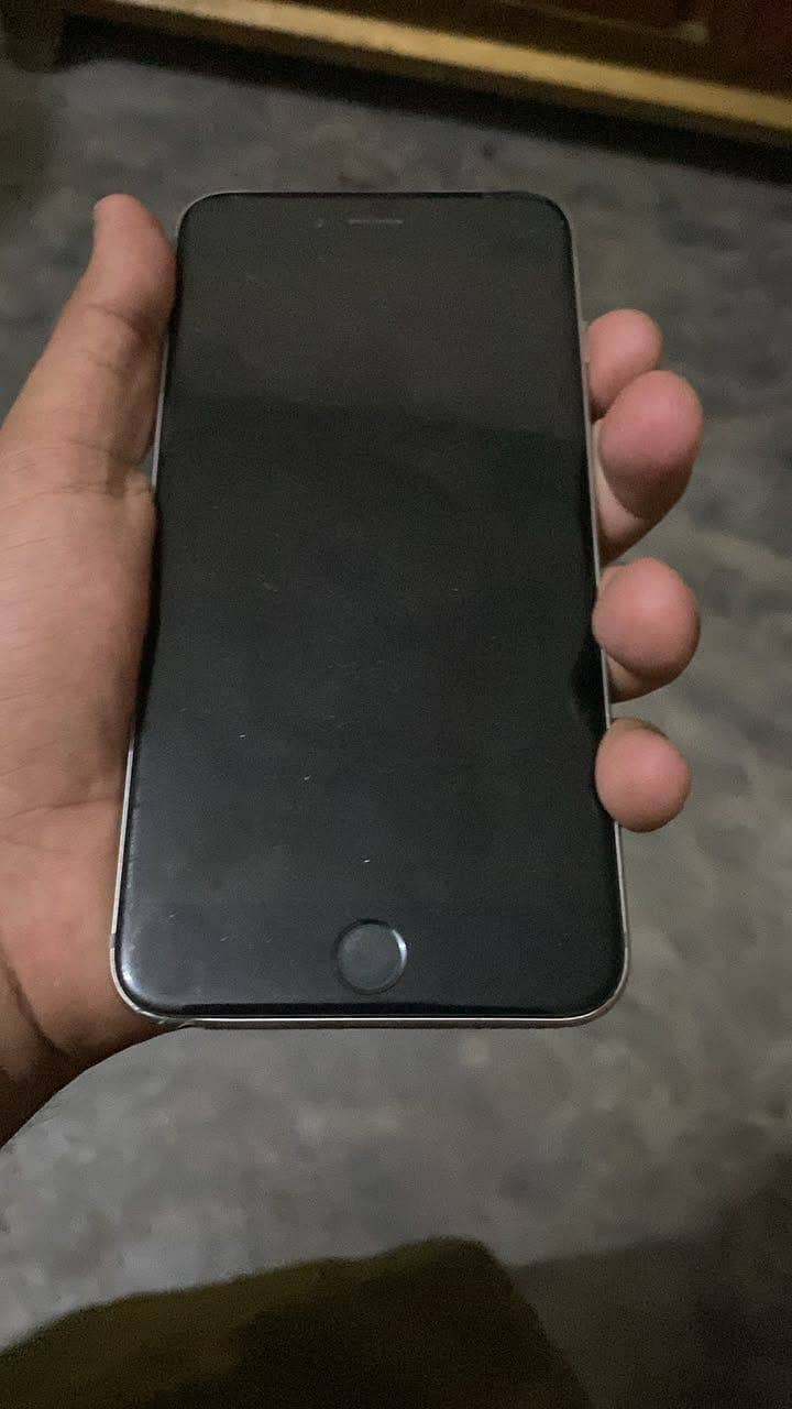 Apple iPhone 6 Plus 0