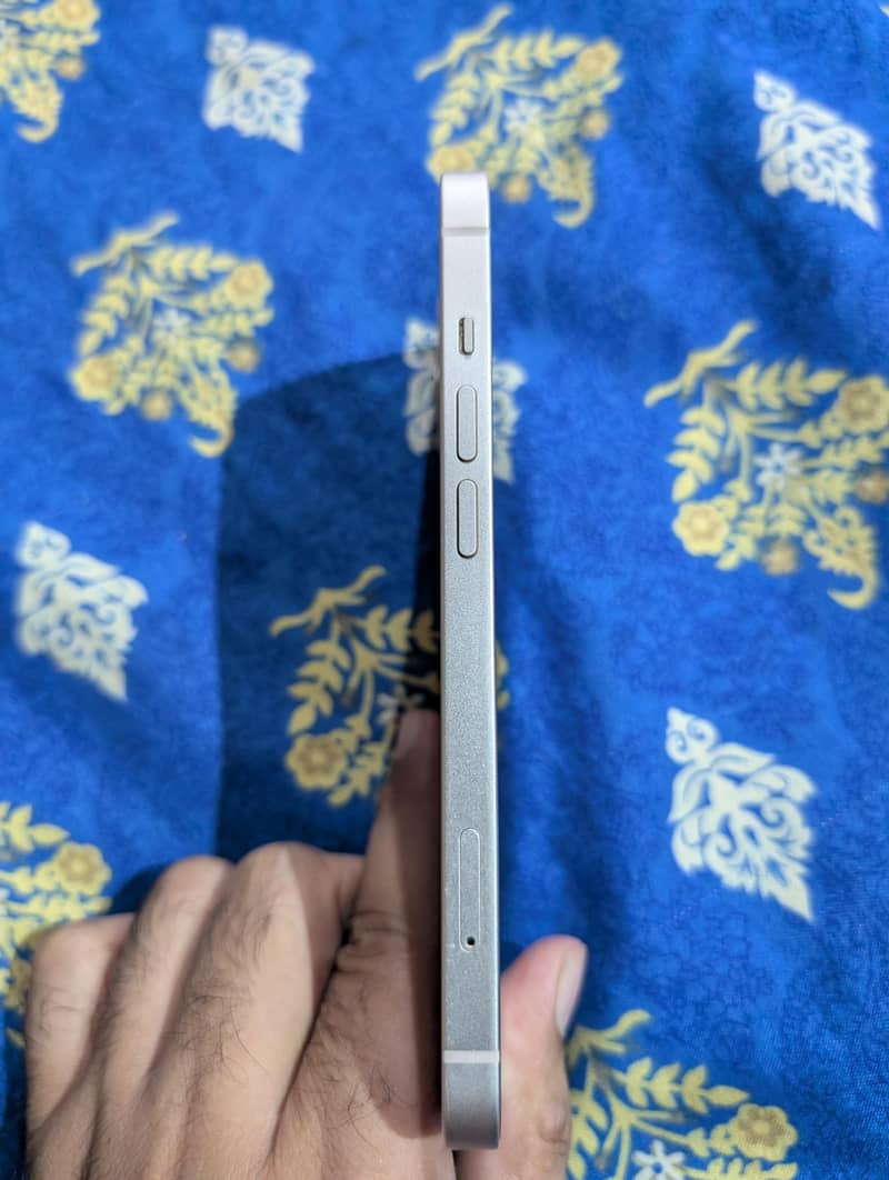 Apple iPhone 13 3