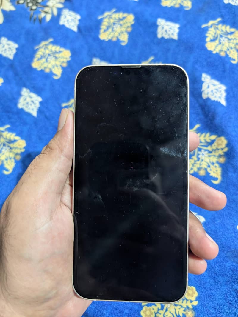 Apple iPhone 13 4
