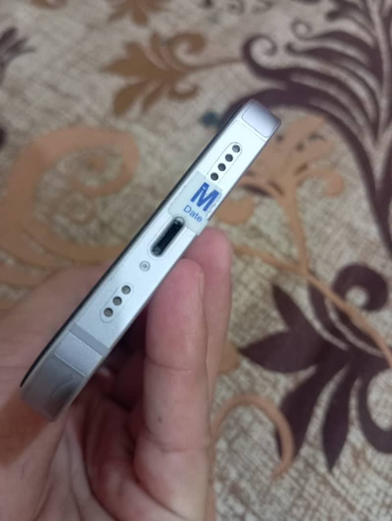 Apple iPhone 14 3