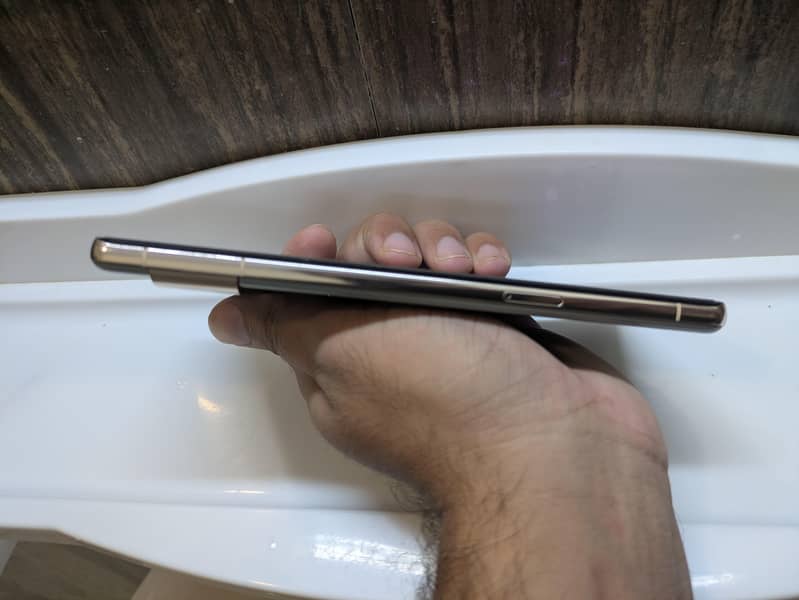 Google Pixel 7 Pro (Dot Panel) 1