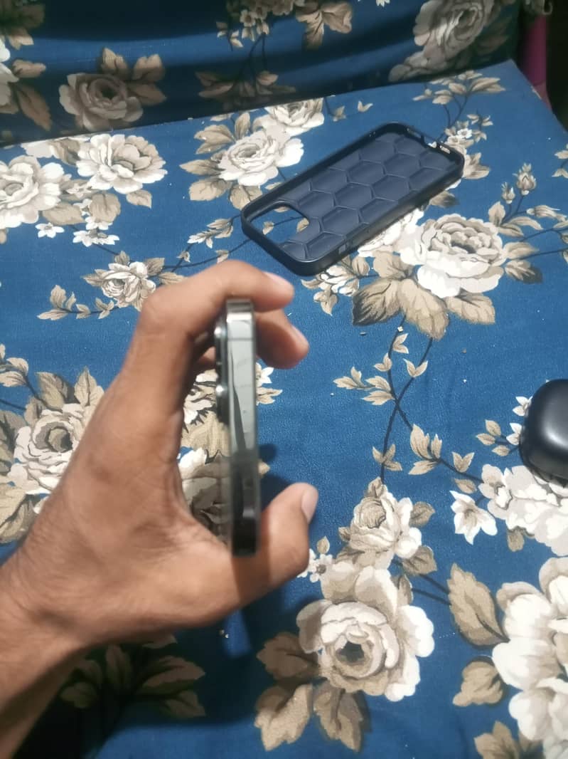 Apple iPhone 13 Pro Max 5
