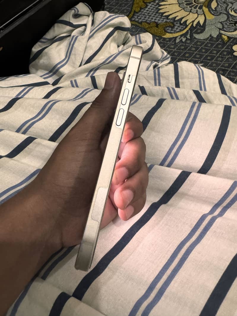 Apple iPhone 14 4