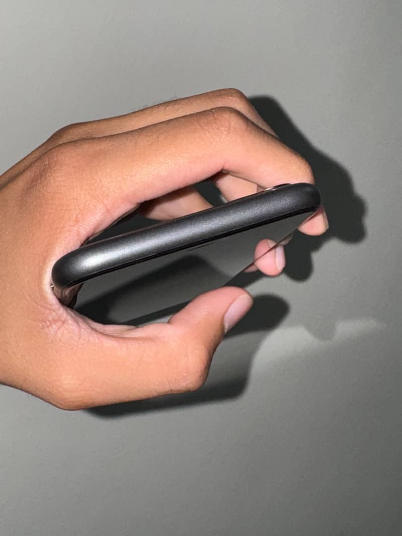 Apple iPhone 11 4