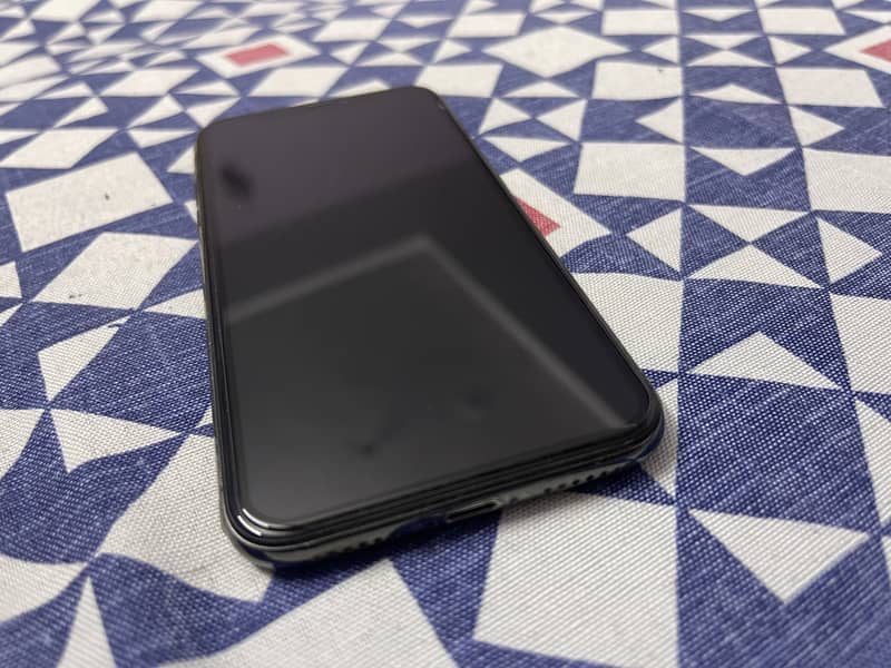 Apple iPhone X 3