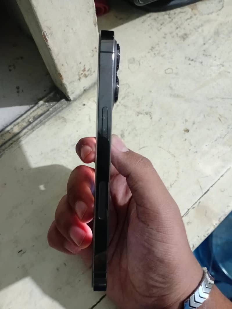 Iphone 13 pro in pristine condition 1