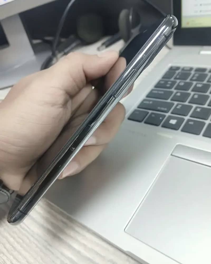 Apple iPhone 11 Pro 4