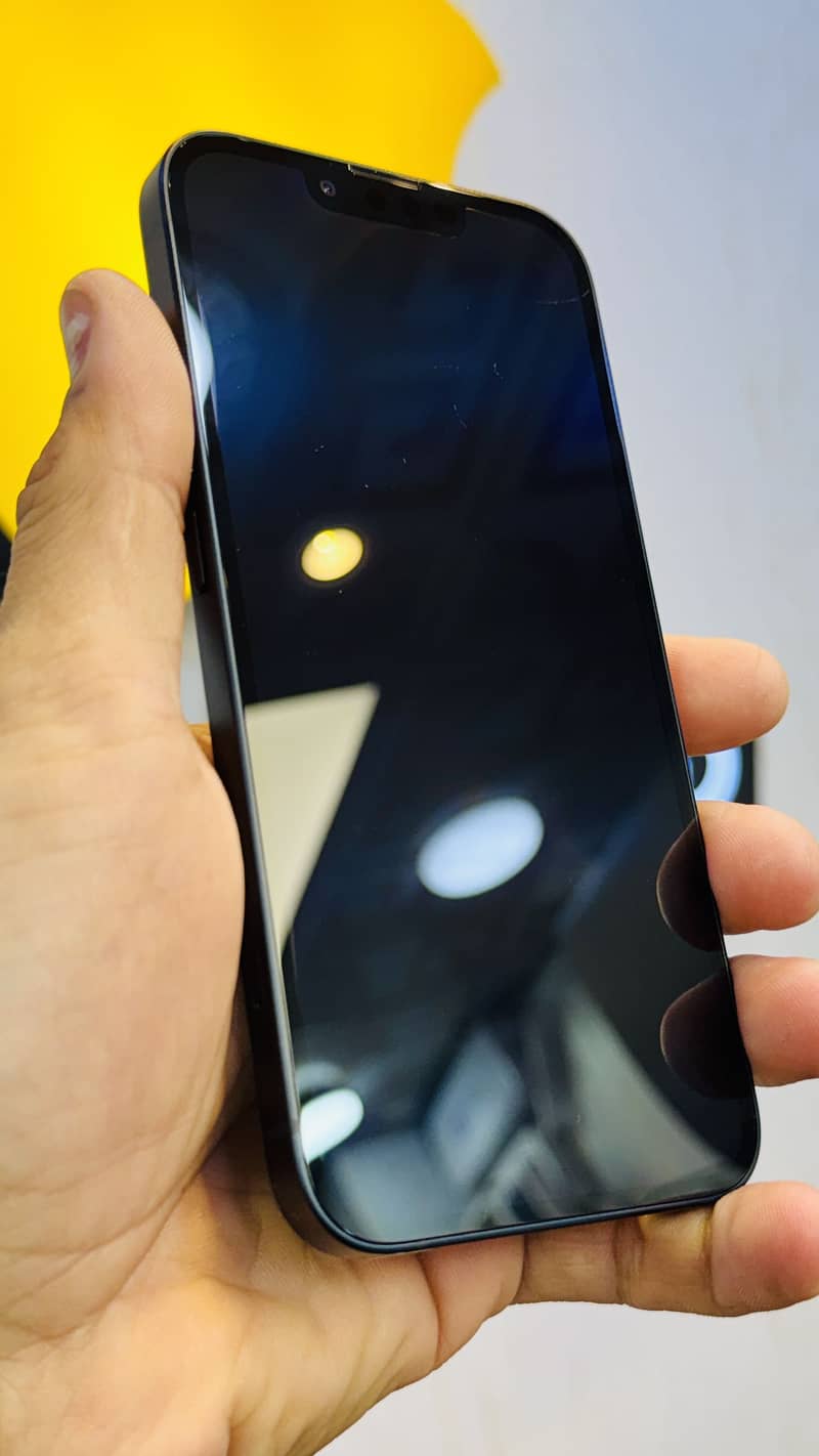 Apple iPhone 13 1
