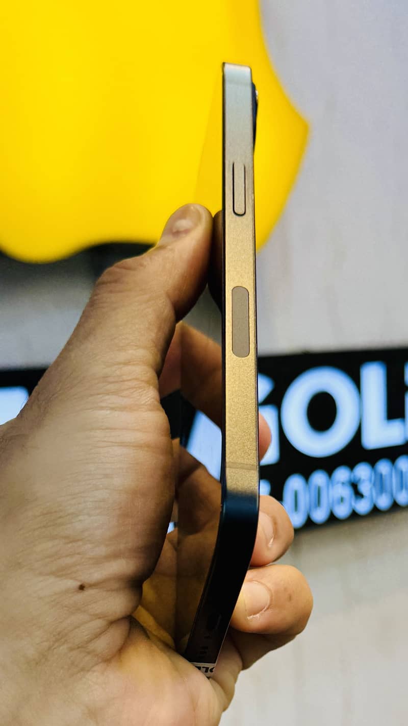 Apple iPhone 13 2