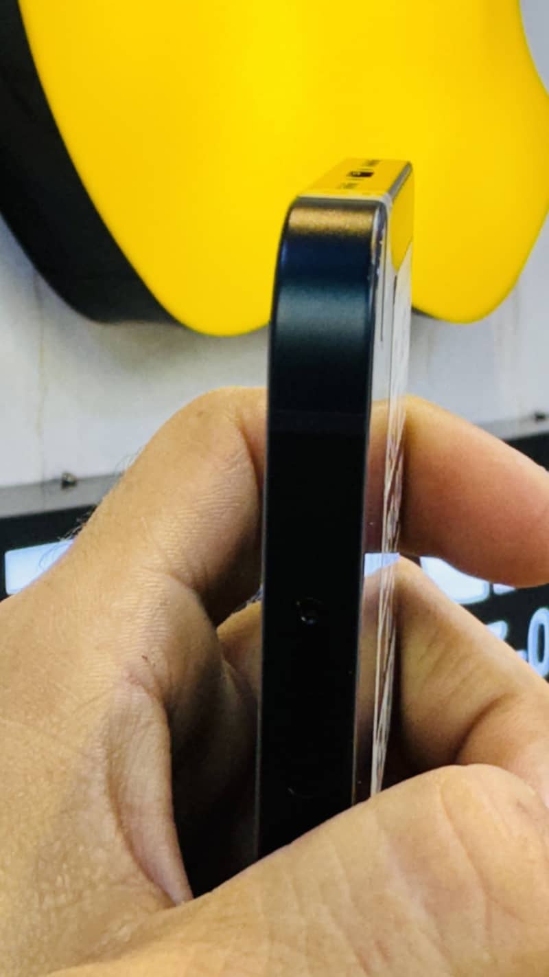 Apple iPhone 13 7