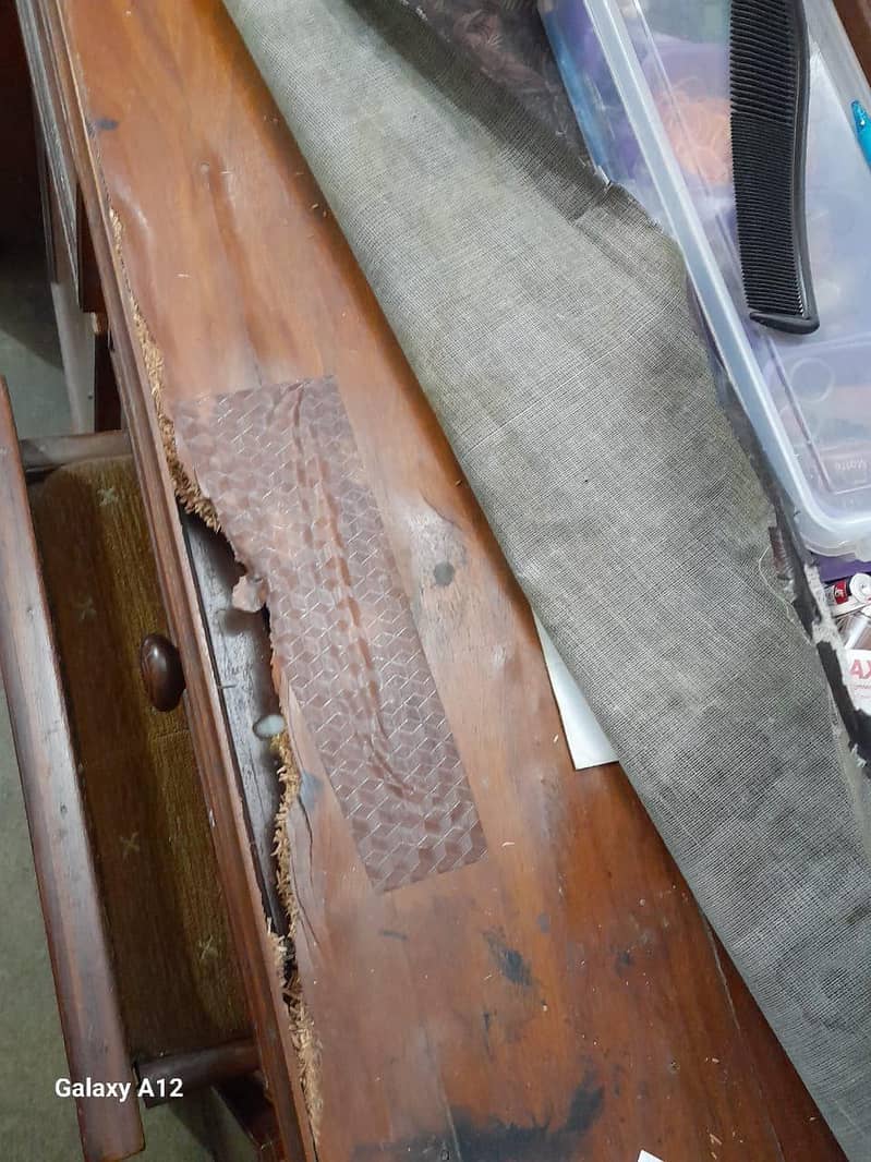 Dressing table with large mirror,good condition 3