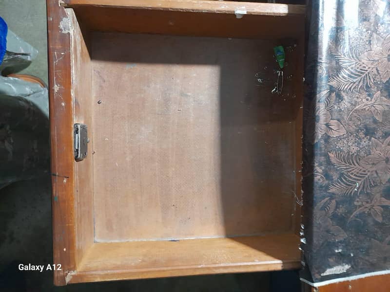 Dressing table with large mirror,good condition 4