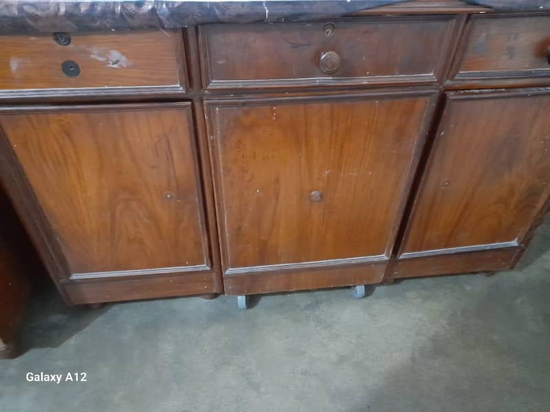 Dressing table with large mirror,good condition 8