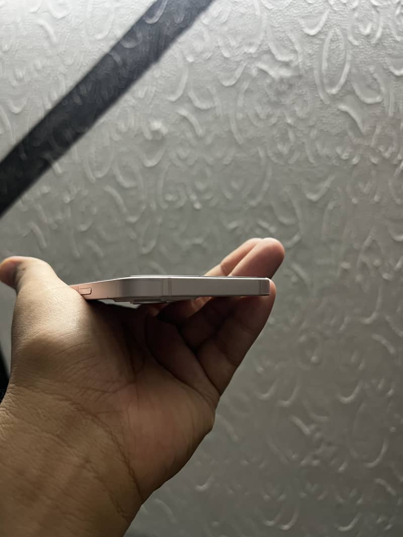 iPhone 13 2