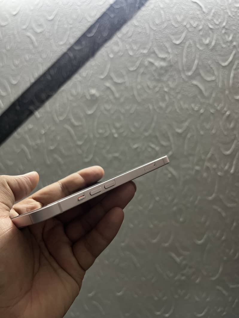 iPhone 13 6