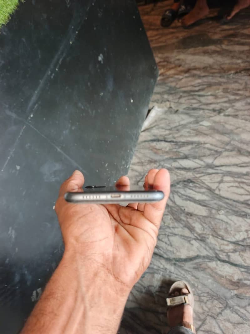 Apple iPhone 11 3