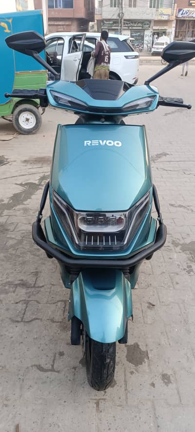 Revoo C32 Young