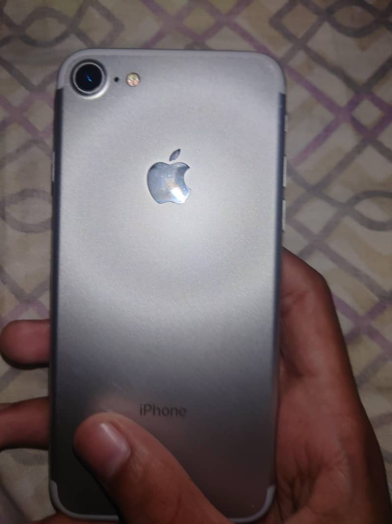 Apple iPhone 7 0