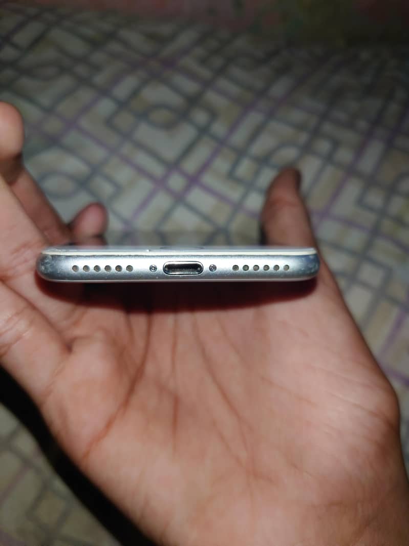 Apple iPhone 7 2