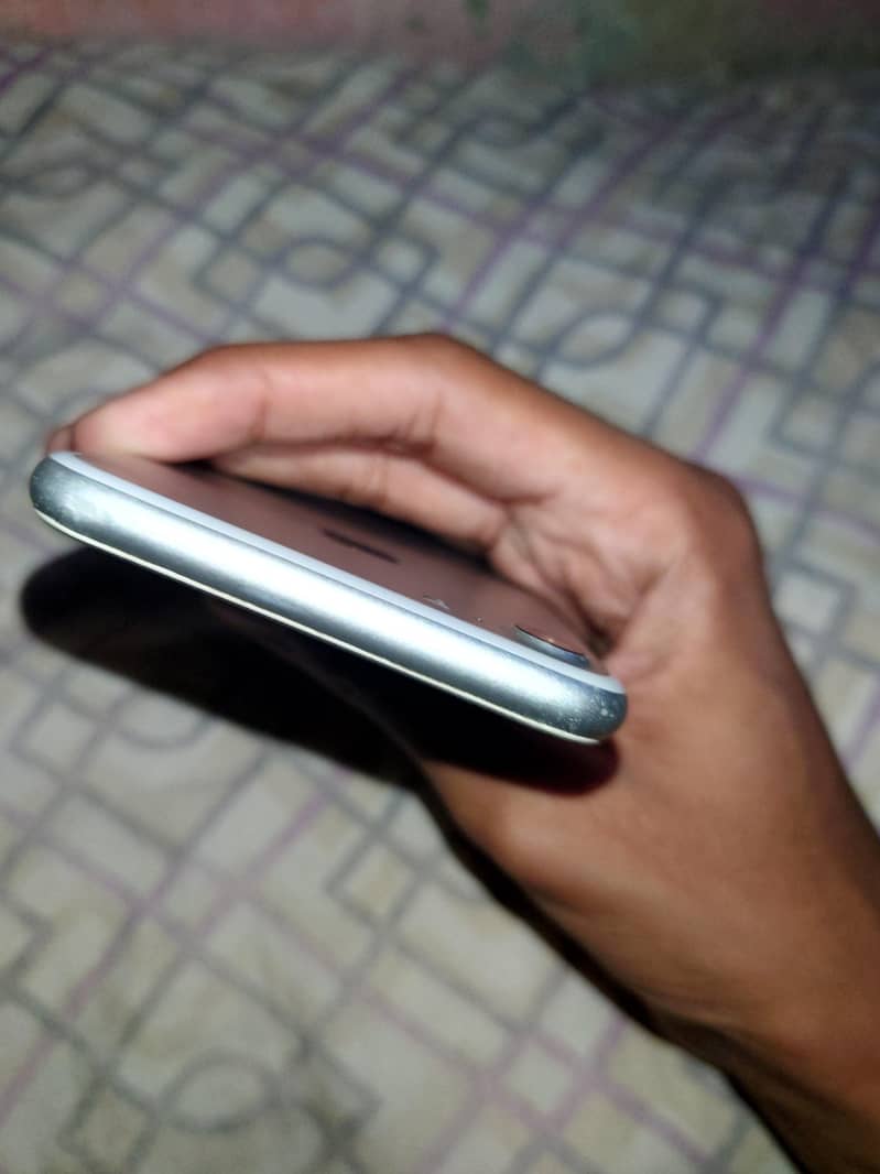 Apple iPhone 7 3
